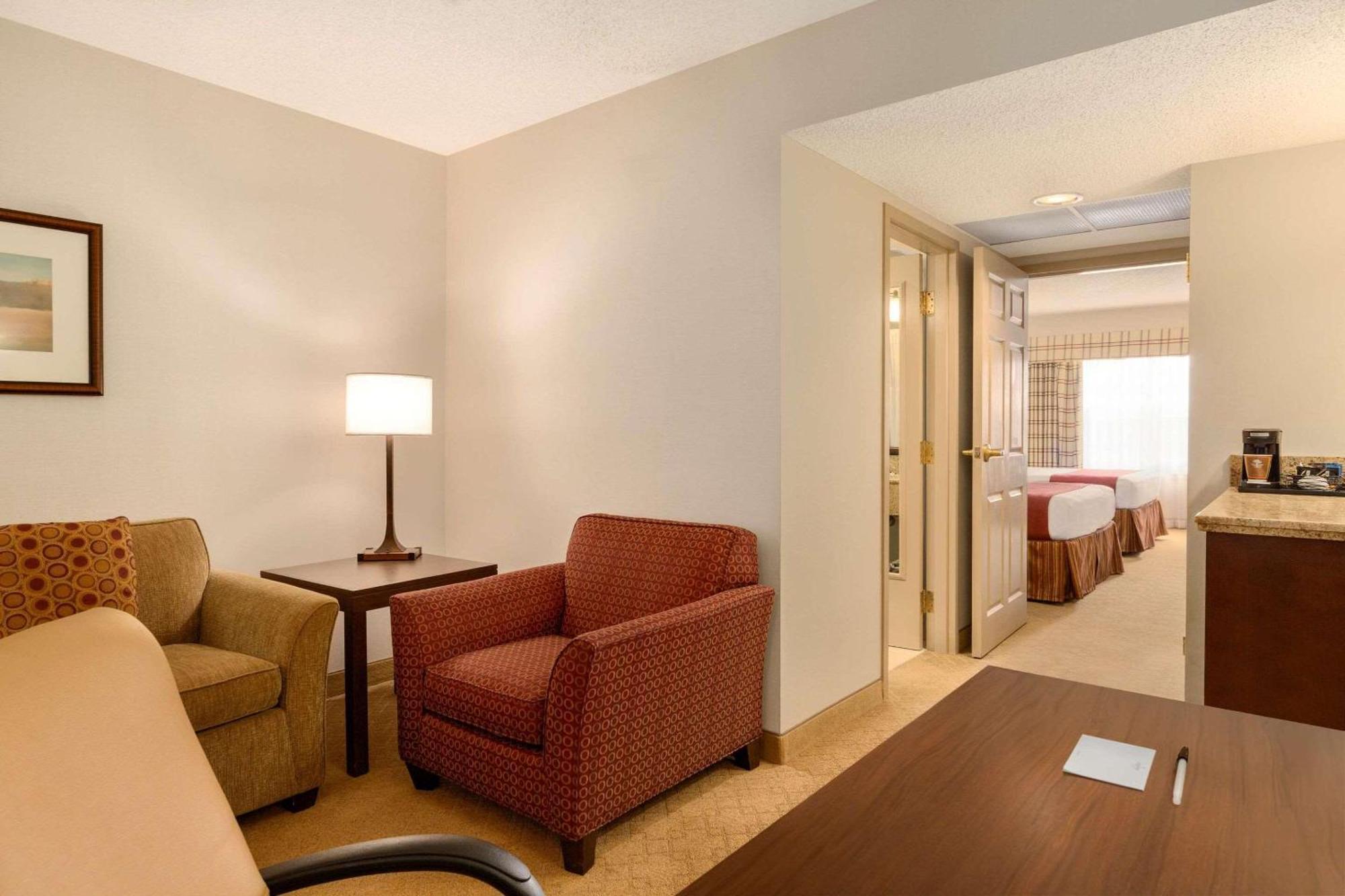 Country Inn & Suites By Radisson, Calgary-Northeast Экстерьер фото