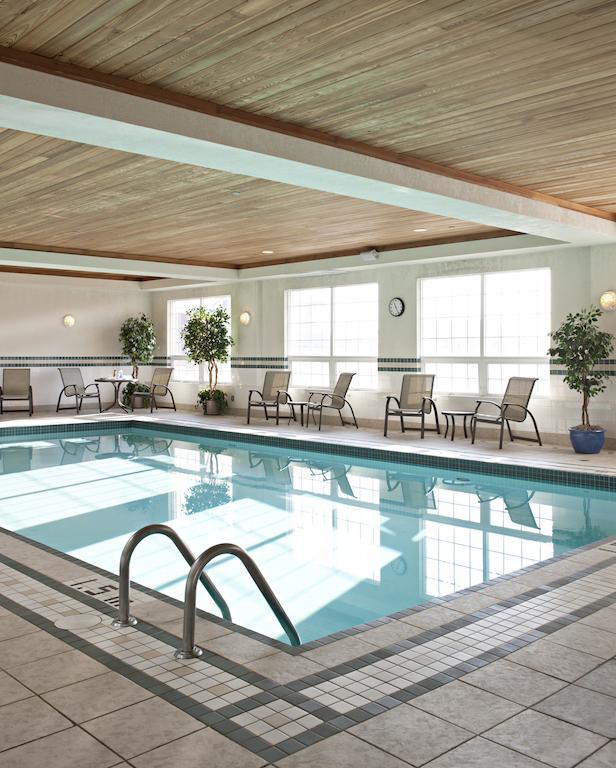 Country Inn & Suites By Radisson, Calgary-Northeast Экстерьер фото
