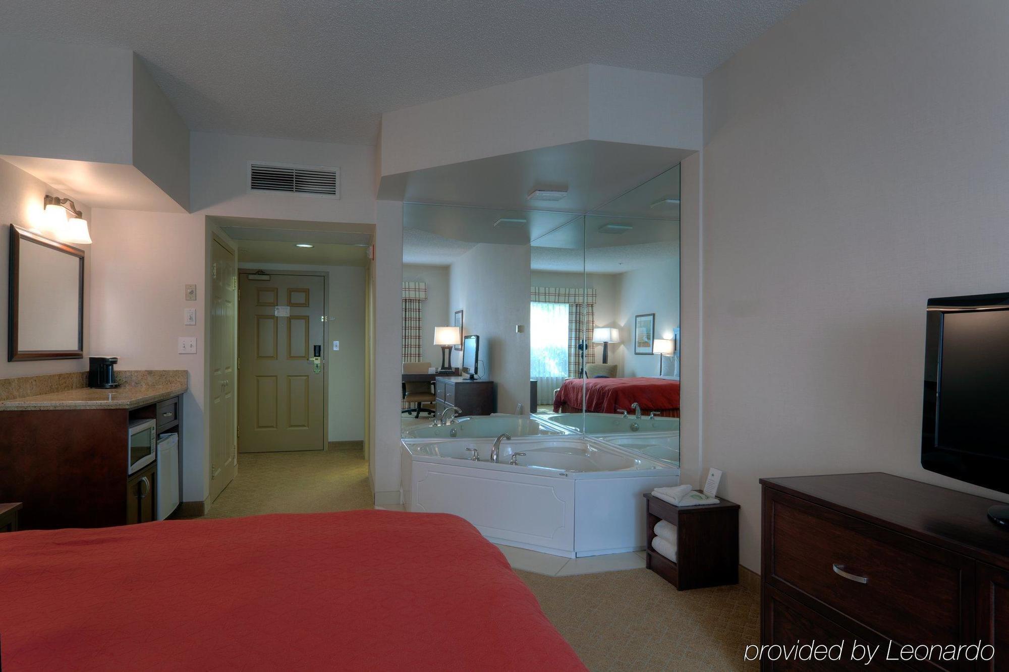 Country Inn & Suites By Radisson, Calgary-Northeast Экстерьер фото