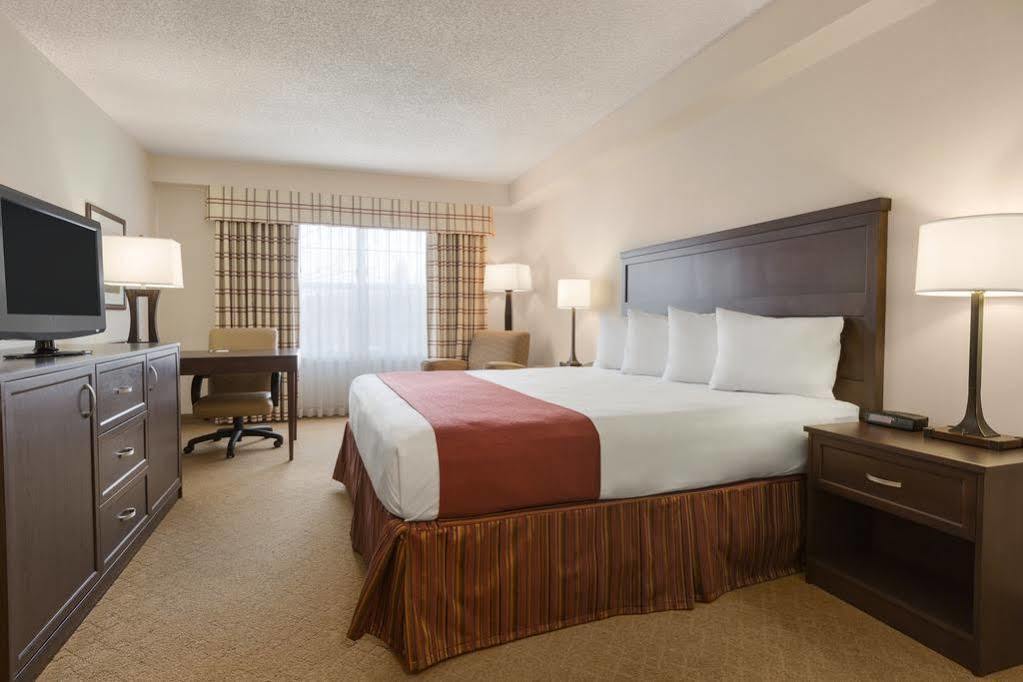 Country Inn & Suites By Radisson, Calgary-Northeast Экстерьер фото